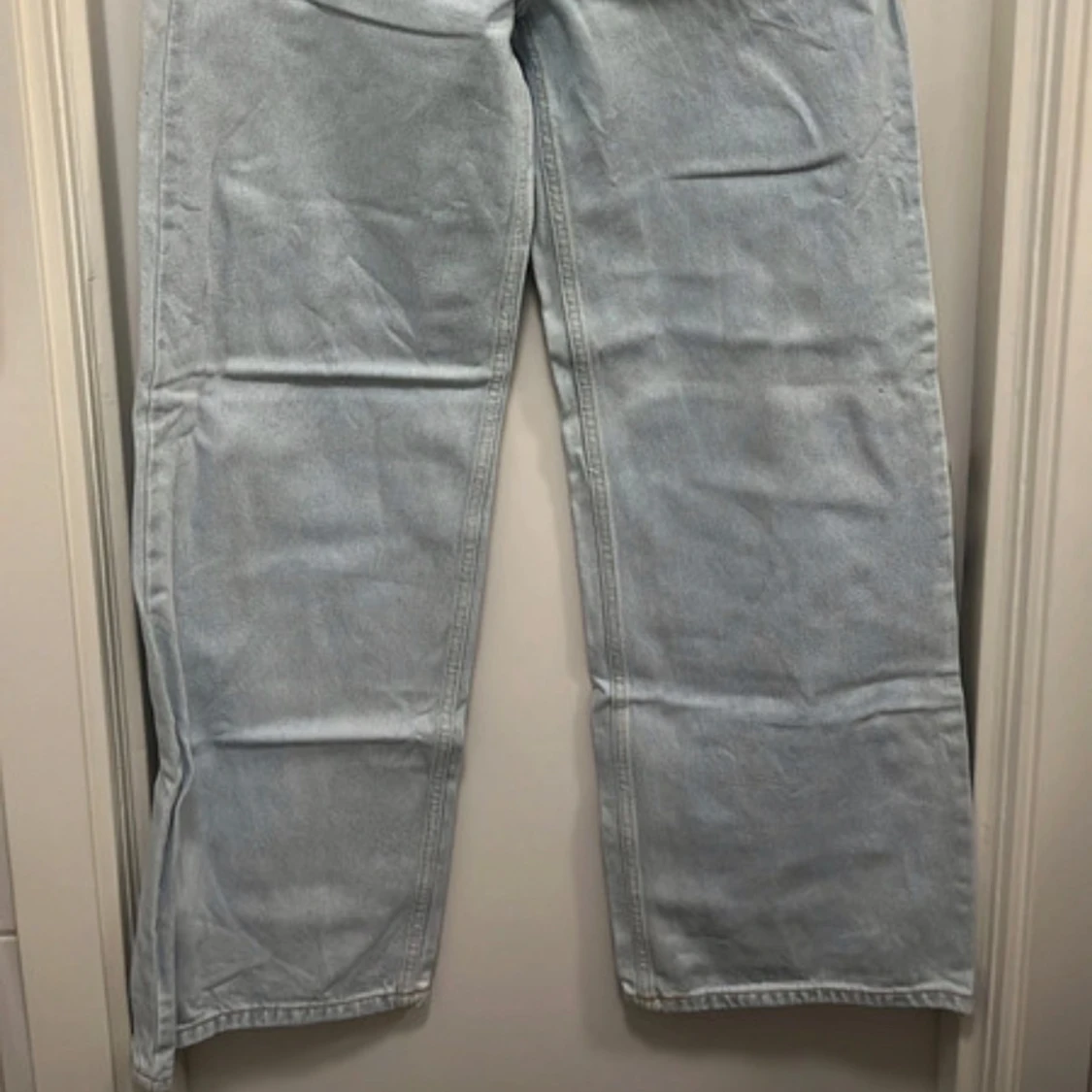 Ljusblå wide leg jeans från Junkyard - 1