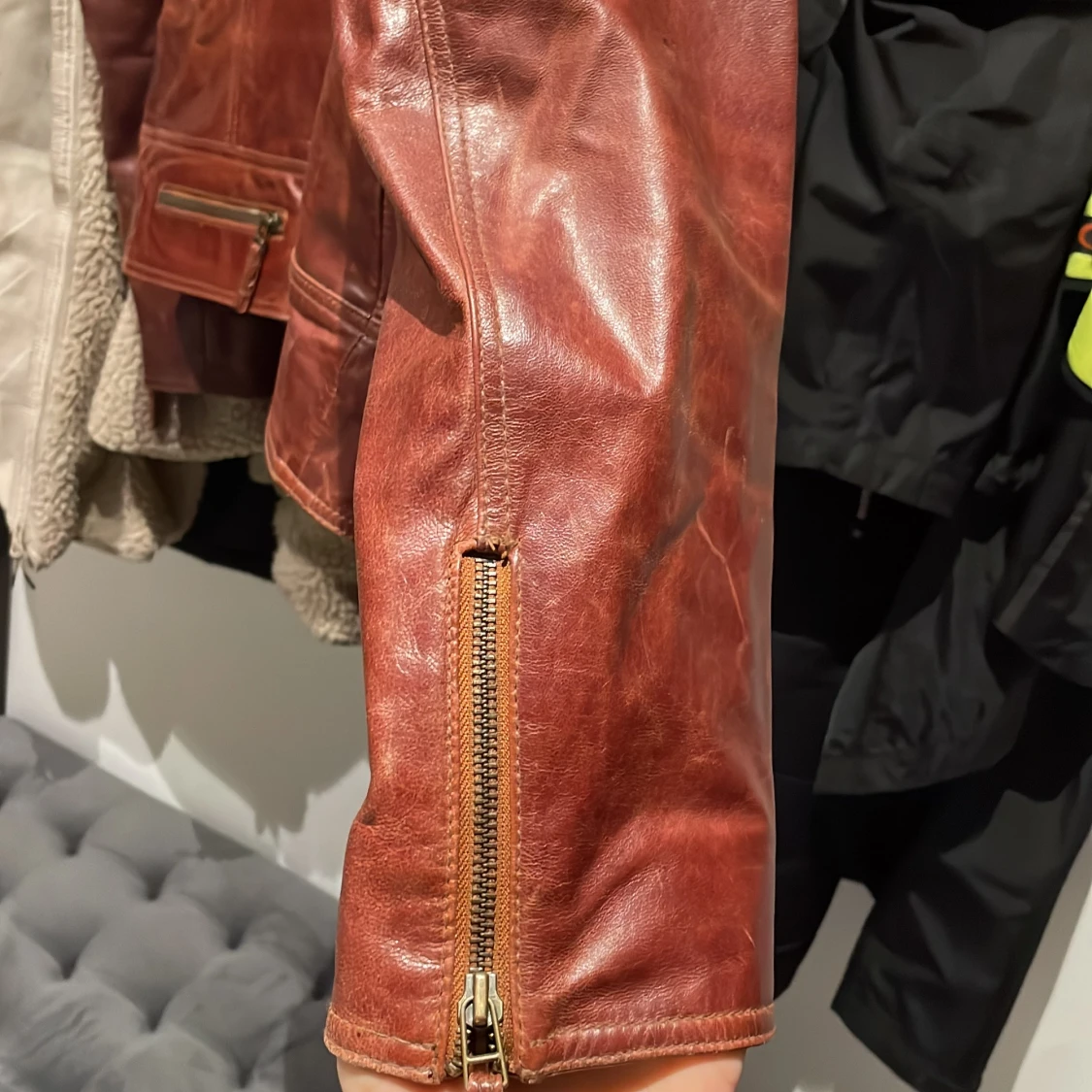 Röd läderjacka från Goldstein - 4