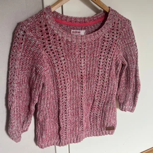 Rosa stickad tröja från Dobbler - Säljer en stickad tröja från Dobber i rosa och vitt.🩷