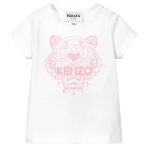 Trendig tröja!! - Säljer nu denna fina tröja i ljusrosa som är i superfint skick, inga defekter strl S! Passar även xs. Superfin till ett par jeansshorts eller en kjol. Nypris 1299 kr. Pris kan diskuteras 💘