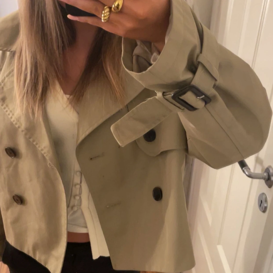 Beige croppad trenchcoat från H&M