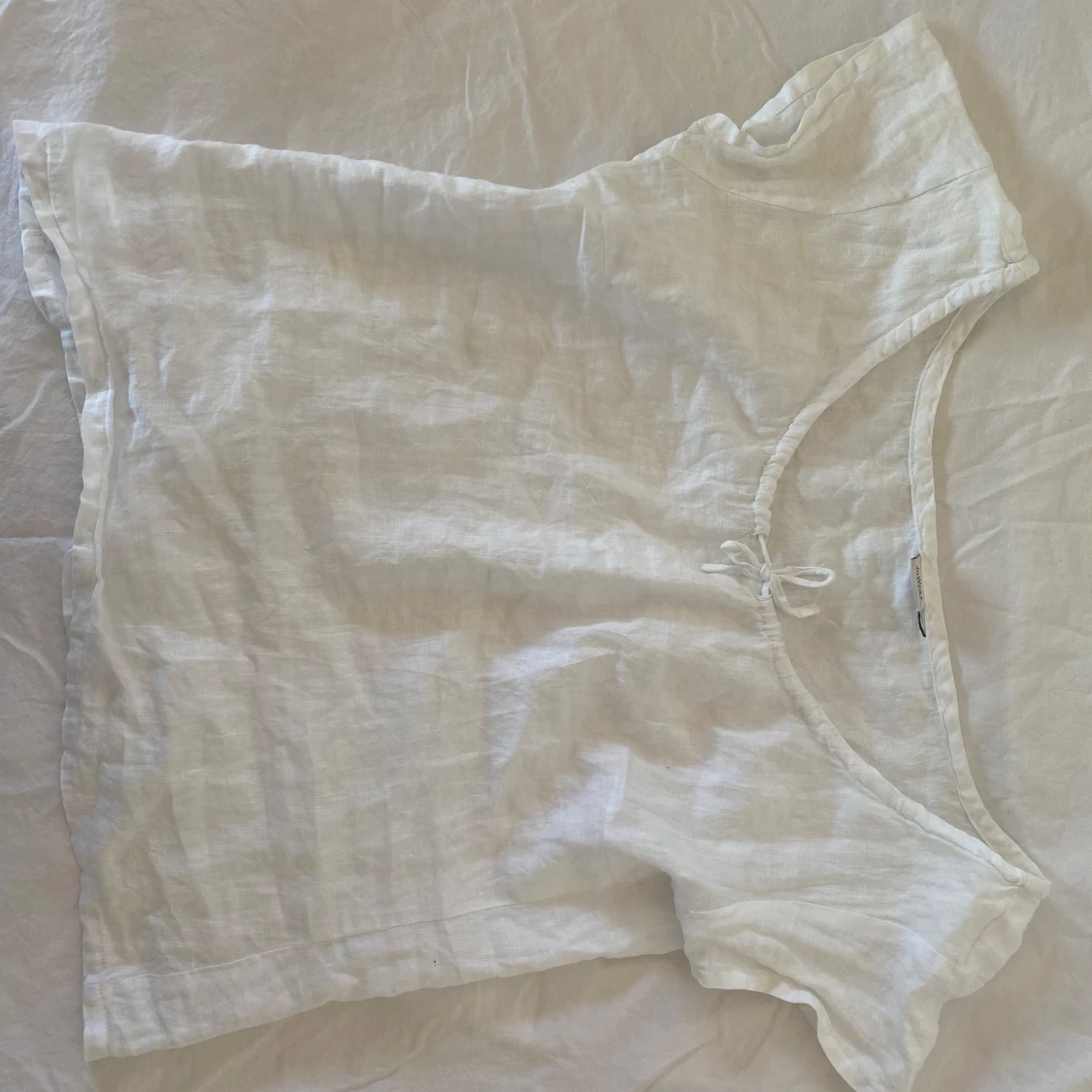 Vit linnetopp med knyt  - 2