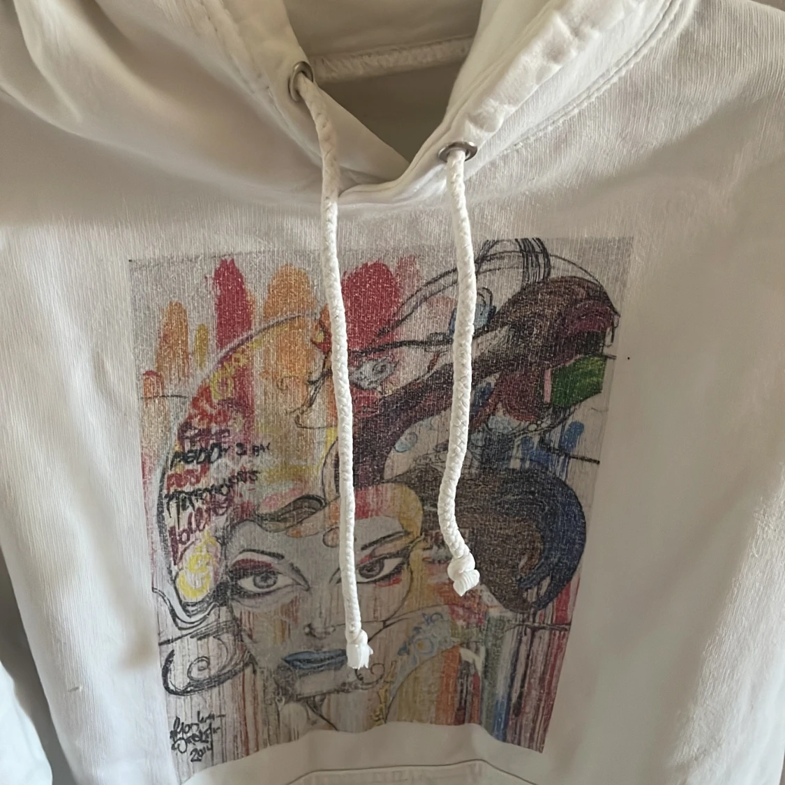 Vit hoodie med tryck - 1