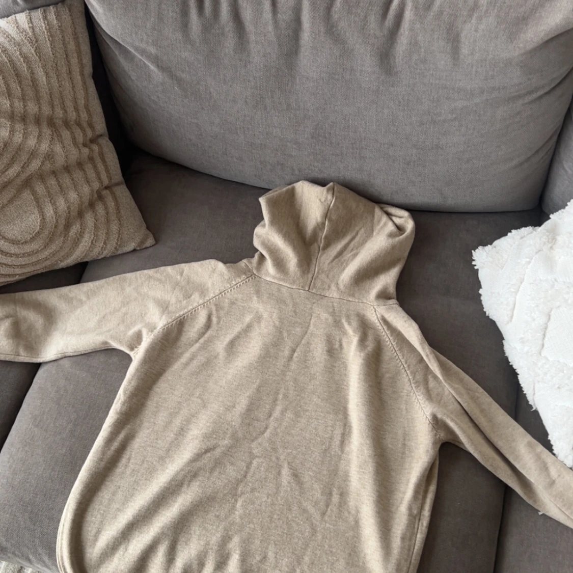 En beige Marino ull hoodie - 1