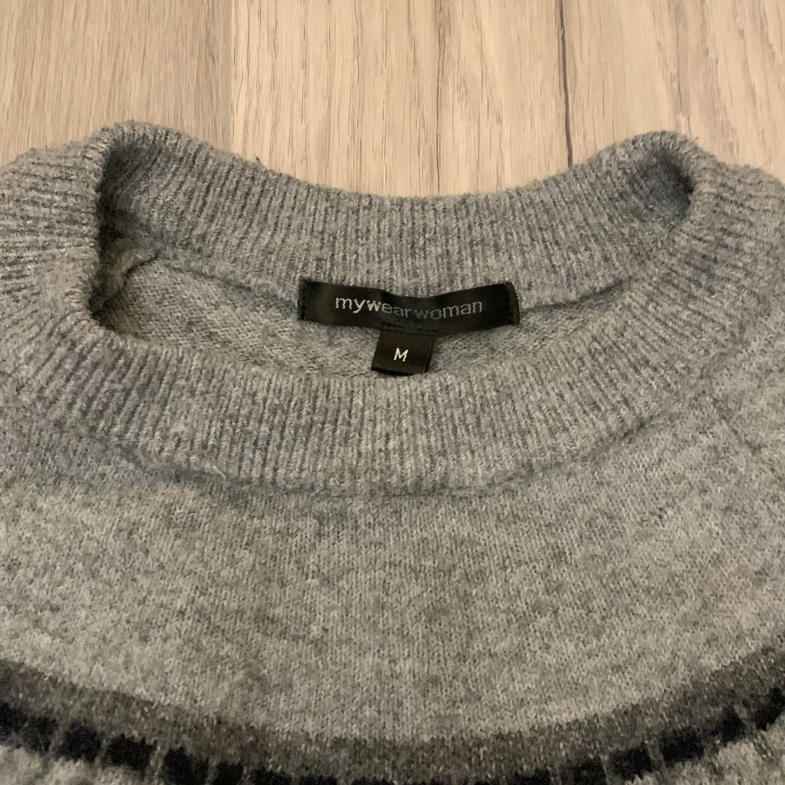 Grå stickad tröja från MyWearWoman - 1