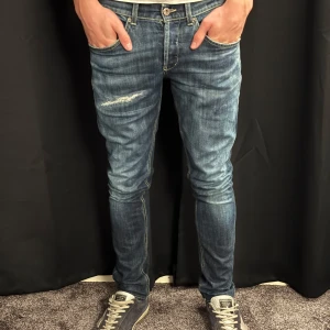 Dondup Jeans - Riktigt snygga jeans från dondup, köpta från united fashion för cirka 1899kr. Toppen skick och str 31