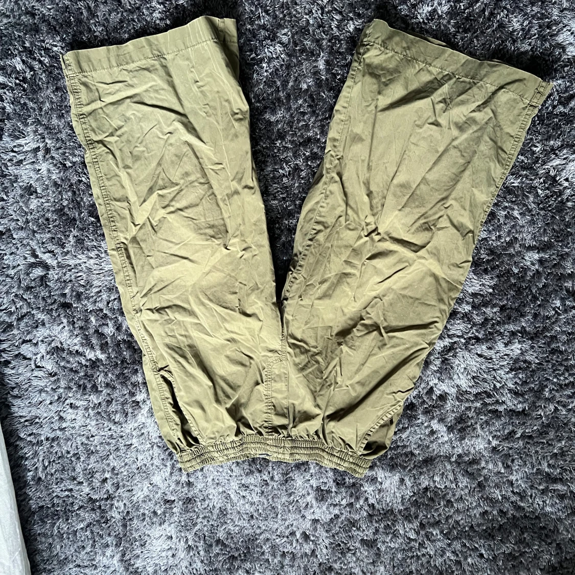 Olivgröna shorts med elastisk midja - 2
