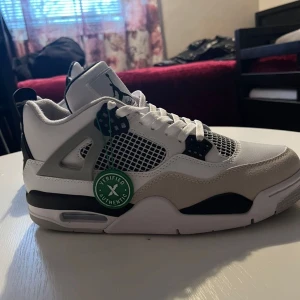 Air Jordan 4 military black  - Den är nu köpte men den va står på mig. Har bara provat den på 