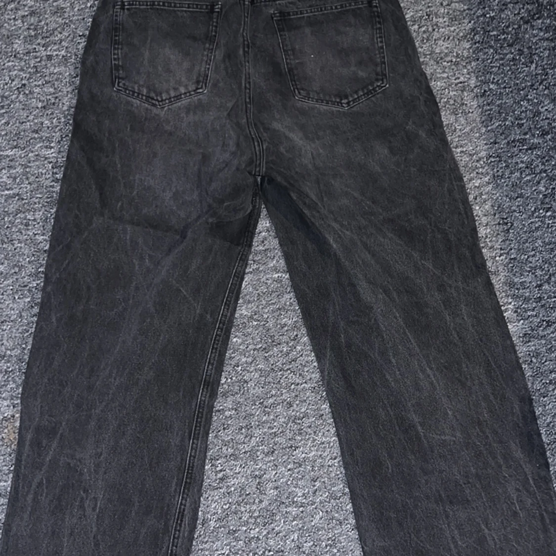 Svarta jeansbyxor från H&M - 1