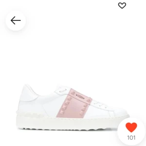 Söker Valentino sneakers med nitar - söker nån av dessa skor för ett rimligt pris,hade varigt så tacksam ifall någon hade velat sälja,38-39