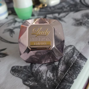 Lady Million Empire parfym - Säljer en lyxig Lady Million Empire parfym från Paco Rabanne 30ml. Tyvärr har inte förpackningen 