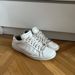Saint Laurent SL/01 - Saint Laurent sneakers i modellen SL/01 | Storlek: 41 | Skick: 8/10 | Tveka inte på att höra av dig med frågor!