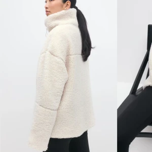 pile zip jacket - Populära jackan från Gina tricot som är slutsåld. Hann inte returnera och måste nu sälja den.  Jackan är aldrig använd och har taggar kvar.  Storlek S  Frakt tillkommer 