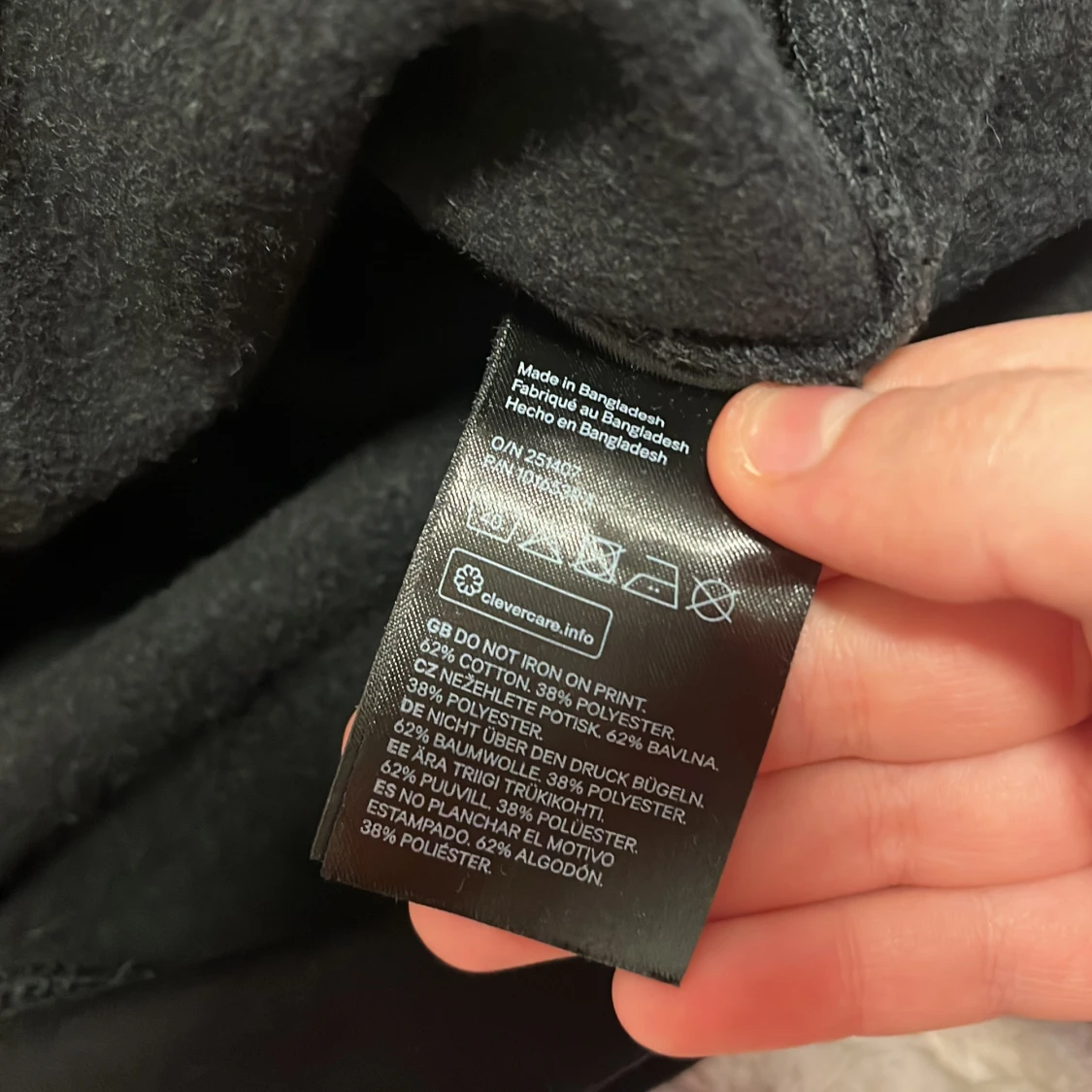 Svart sweatshirt med grön fjärilsdesign - 3