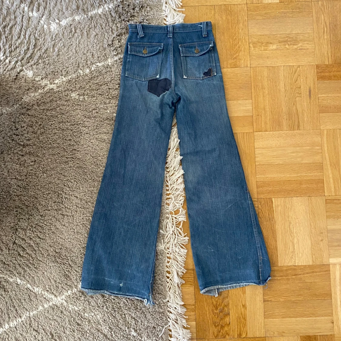 Utsvängda jeans flare bootcut 70s bohemia