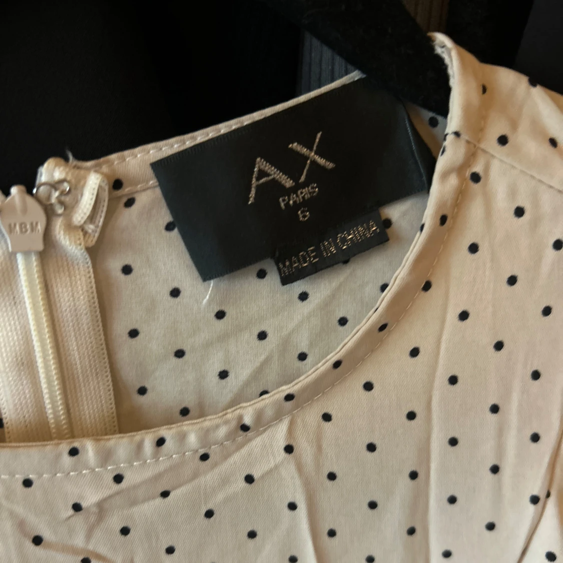 Beige prickig klänning från AX Paris - 1