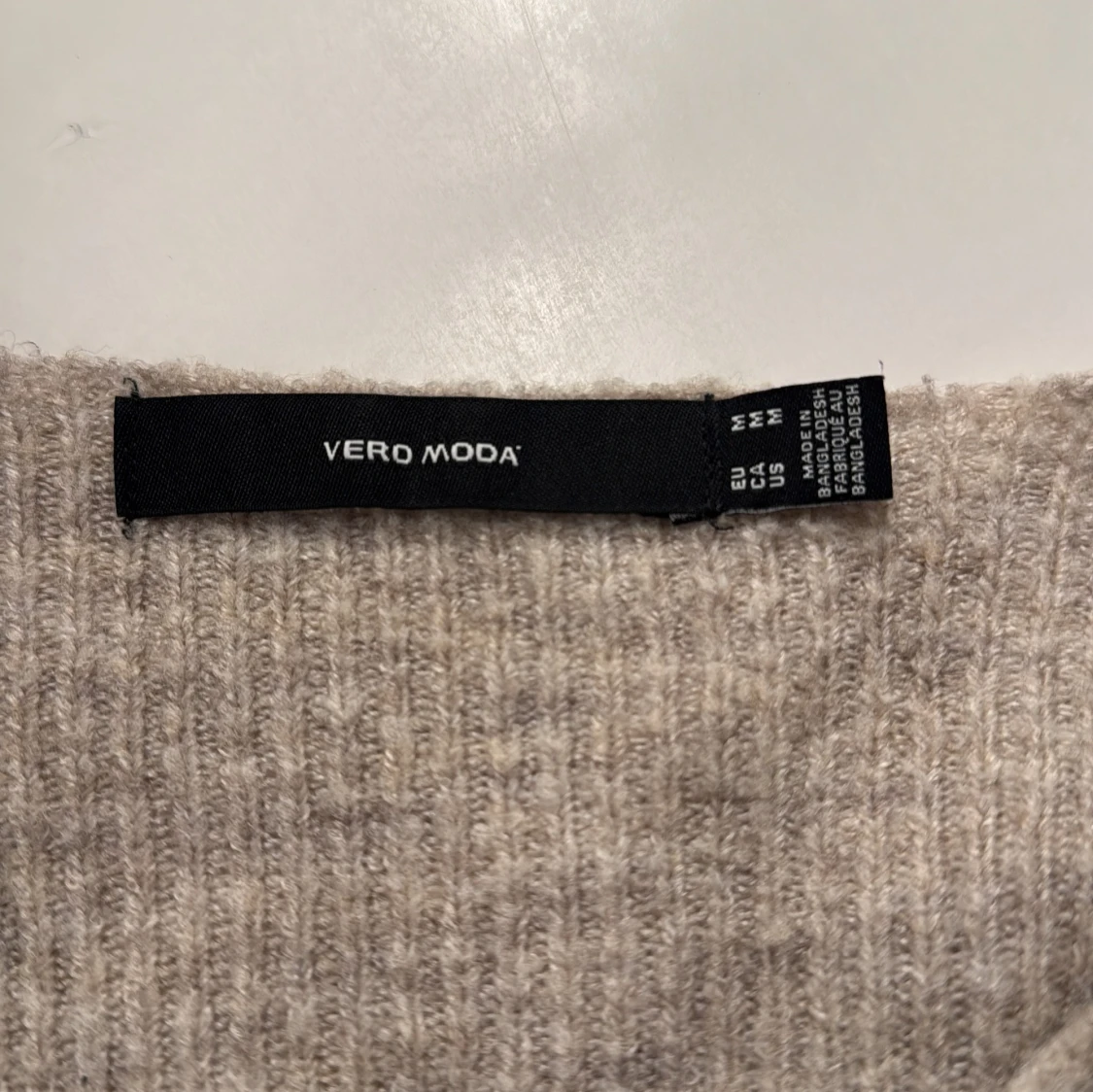 Beige stickad tröja från Vero Moda - 1