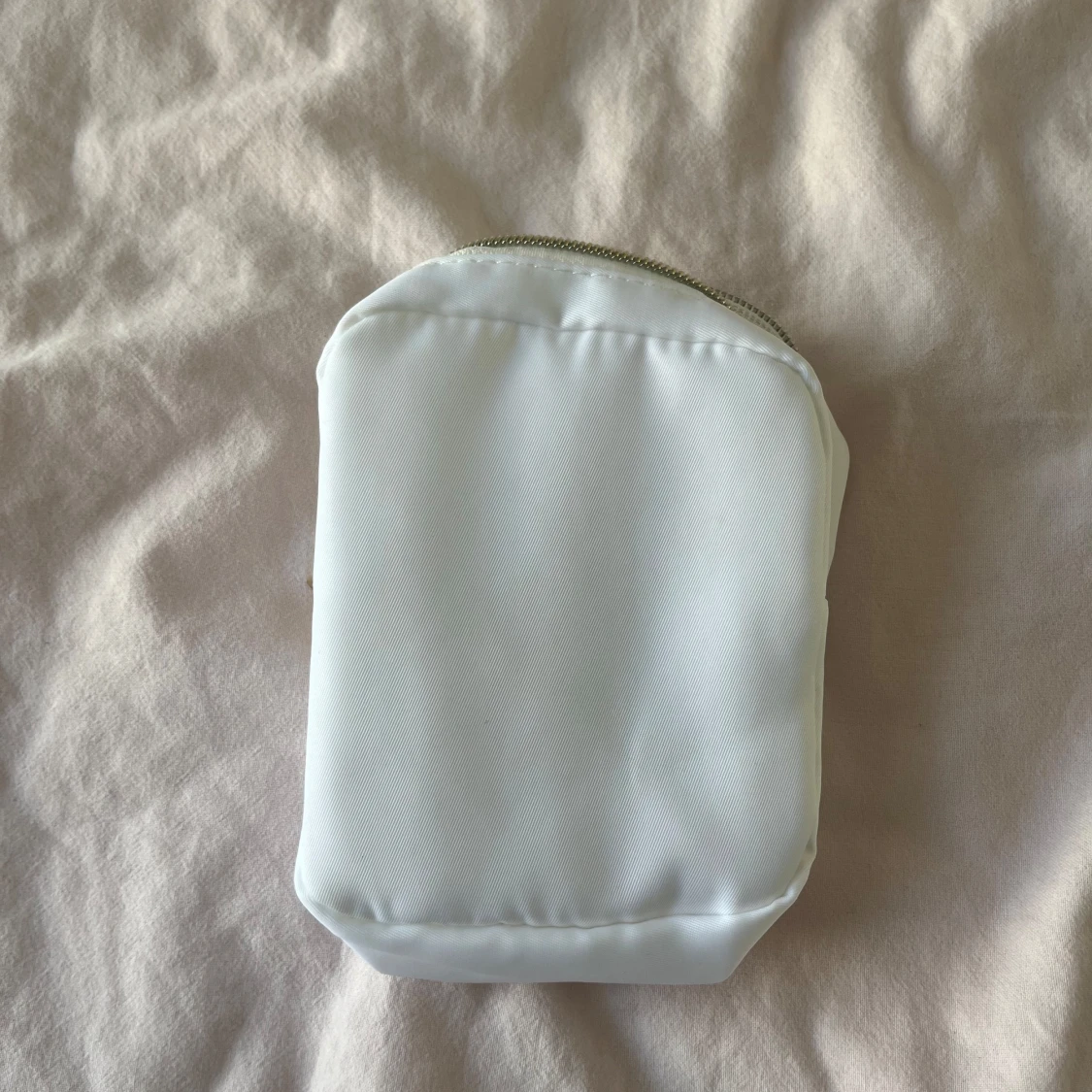 Vit liten väska med smiley-detalj - 1