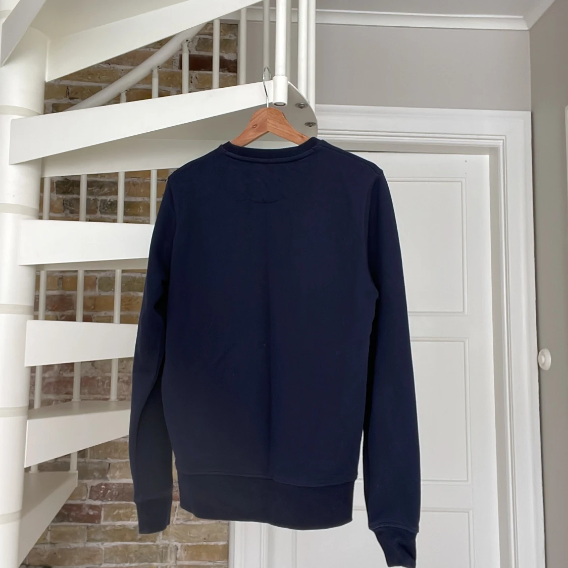 Mörkblå sweatshirt från GANT - 1