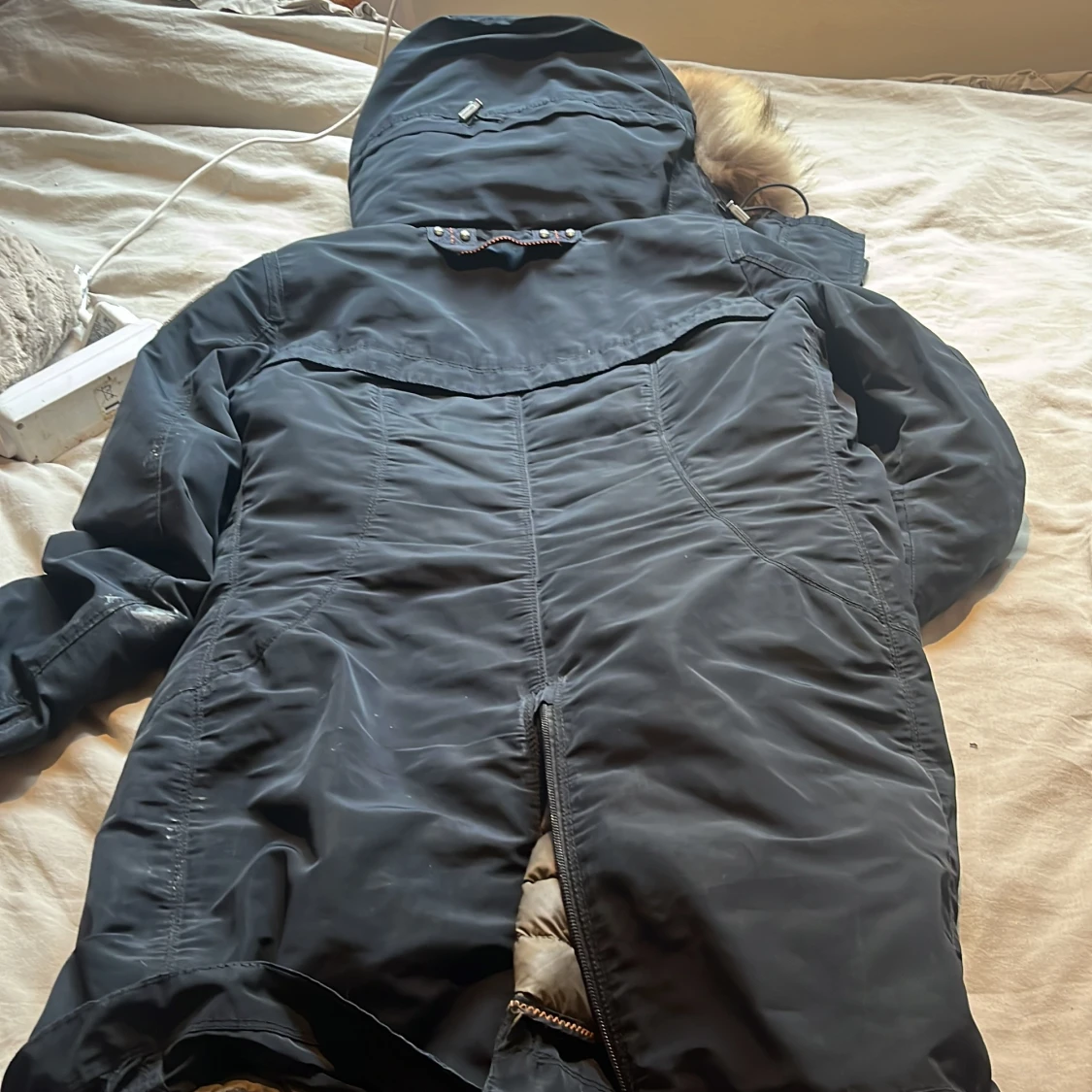 Svart parajumpers med fuskpäls - 1