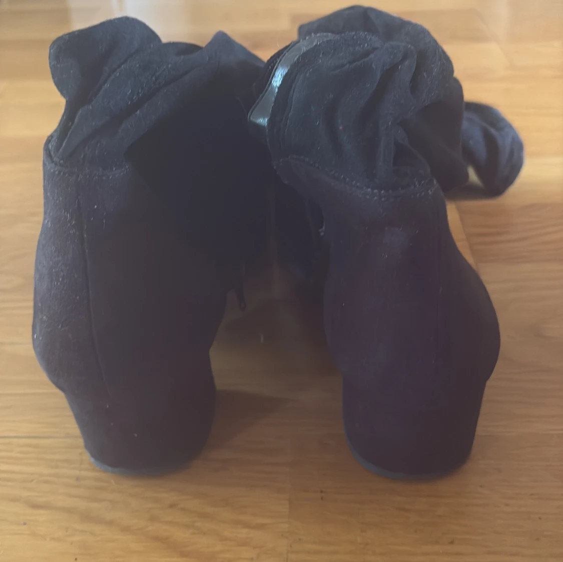 Svarta mockastövlar med låg klack - 2