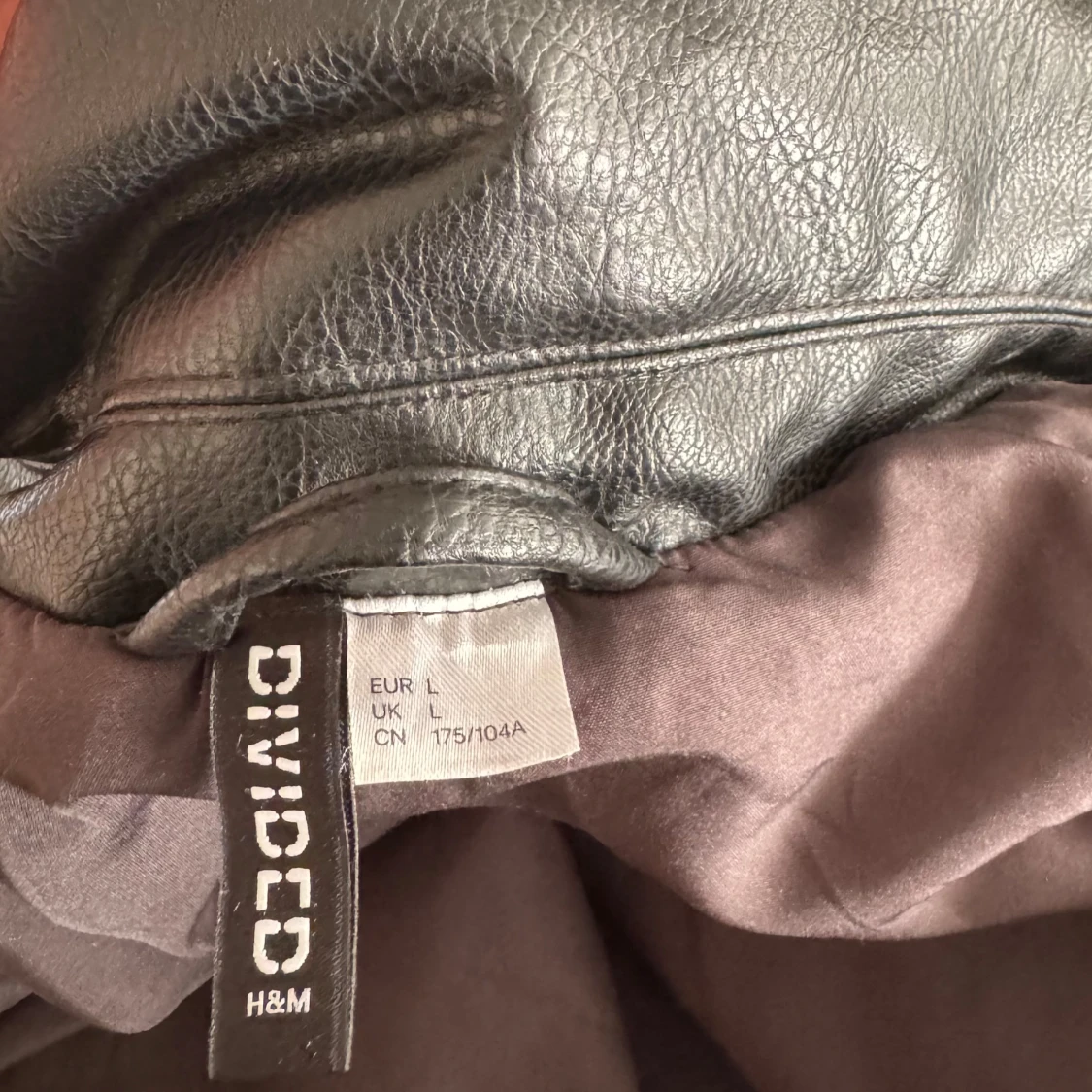 Svart skinnjacka från H&M  - 2