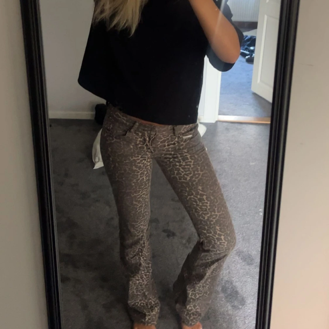 Leopardmönstrade bootcut byxor