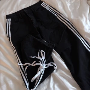 Adidas liknande jeans - 。。