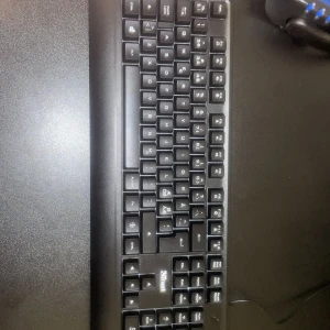 Gaming tangentbord  - Jag säljer mitt Gaming tangentbord som jag köpte för två dagar sen och den funkar jättebra och man kan tända lampan inne jag ska sälja den eftersom att har köpt en bättre 