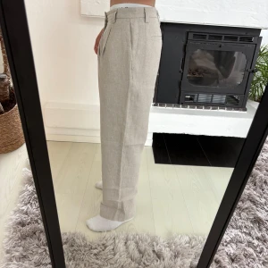 Relaxed tygbyxor från zara - Storlek w30. Är 178cm för jämnförelse. Bra skick