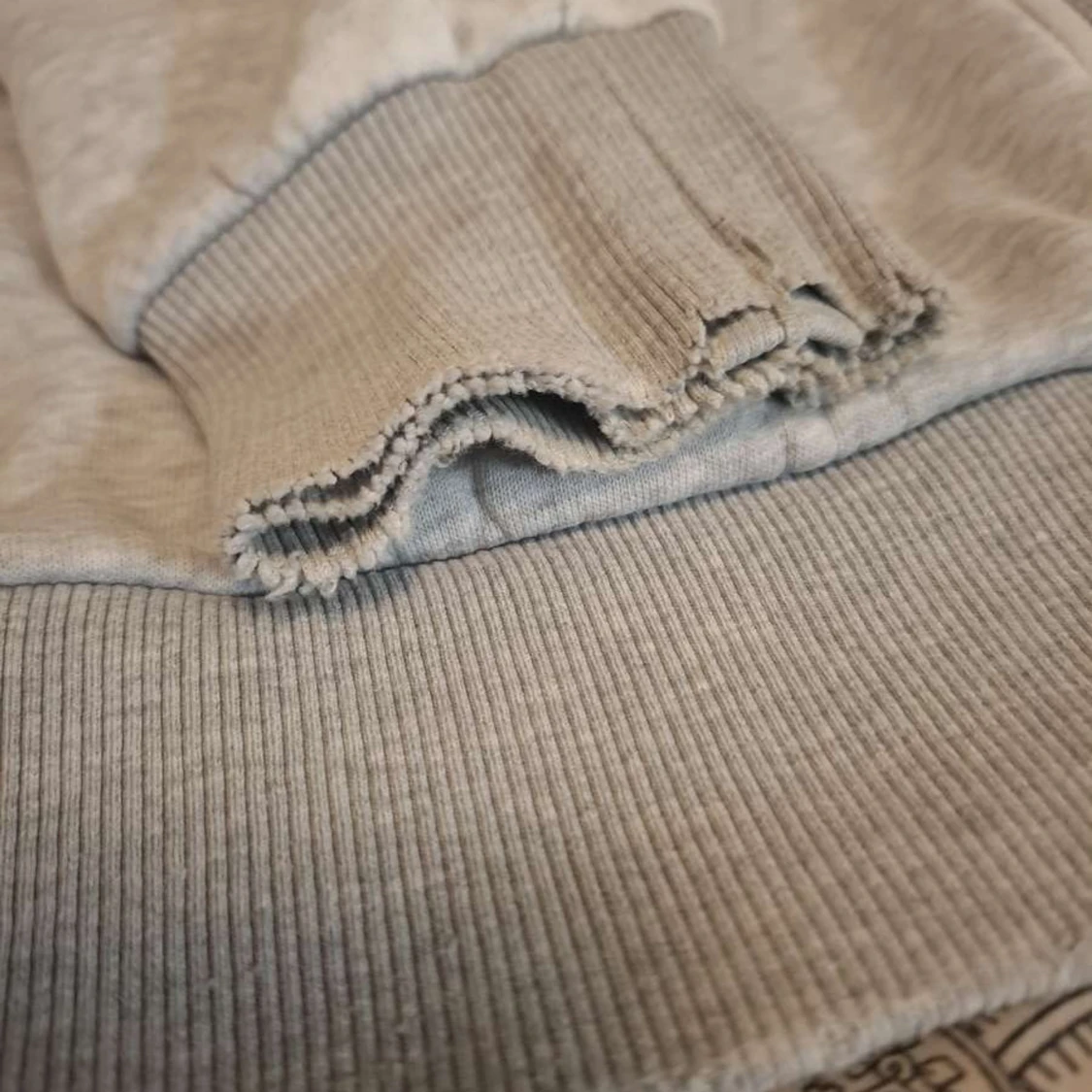 Grå hoodie från Peak Performance - 4