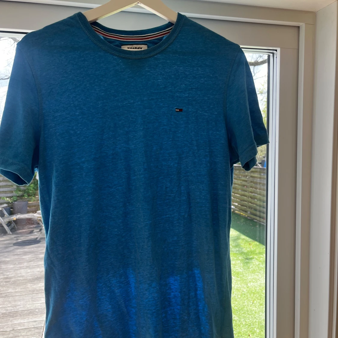 Blå t-shirt från Tommy Hilfiger 