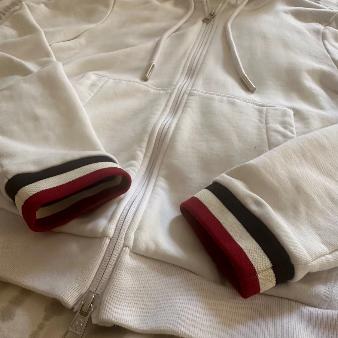 Vit kofta från Moncler med ränder - 2