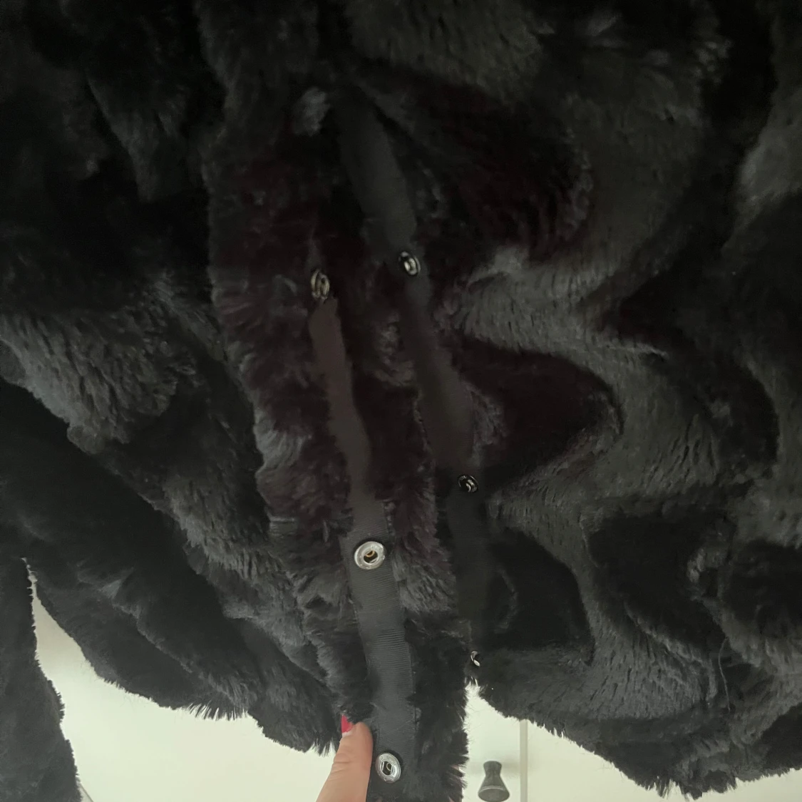 Svart pälsjacka från Vero Moda  - 2