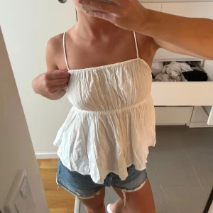 Linne från H&M - Så otroligt fint linne från H&M, helt oanvänt <3 