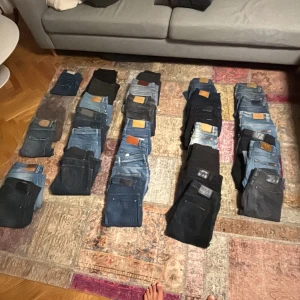 Jeans bulk  - Har nu fått äran att presentera en bulk som innehåller massa par jeans från exklusiva märken till värde över 50000kr mitt pris 5000