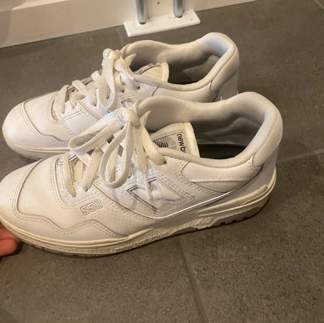 Vita New Balance 550 skor