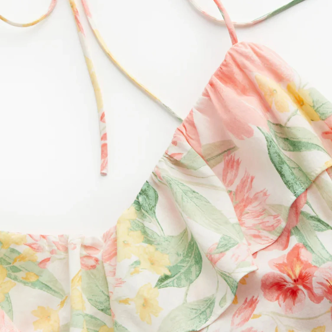 Blommig långklänning med volang - 1