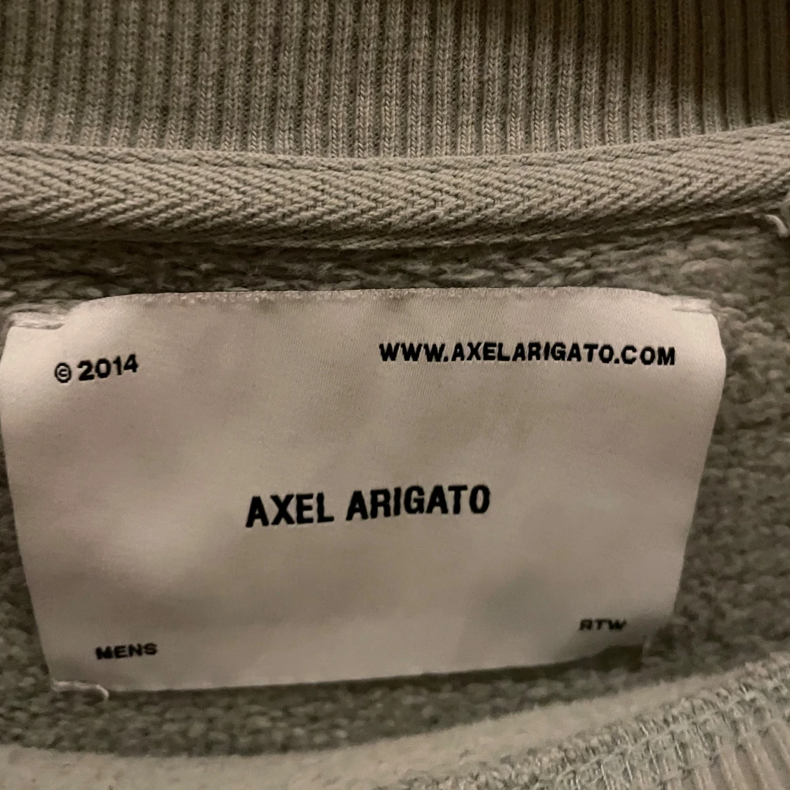 Grå sweatshirt från Axel Arigato - 3