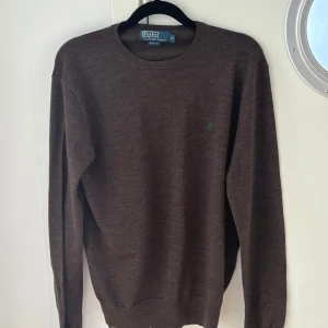 Brun stickad tröja Polo Ralph Lauren - Mörkbrun stickad tröja från Polo Ralph Lauren | Storlek S | pris kan diskuteras | hör av dig vid frågor 👍🏻