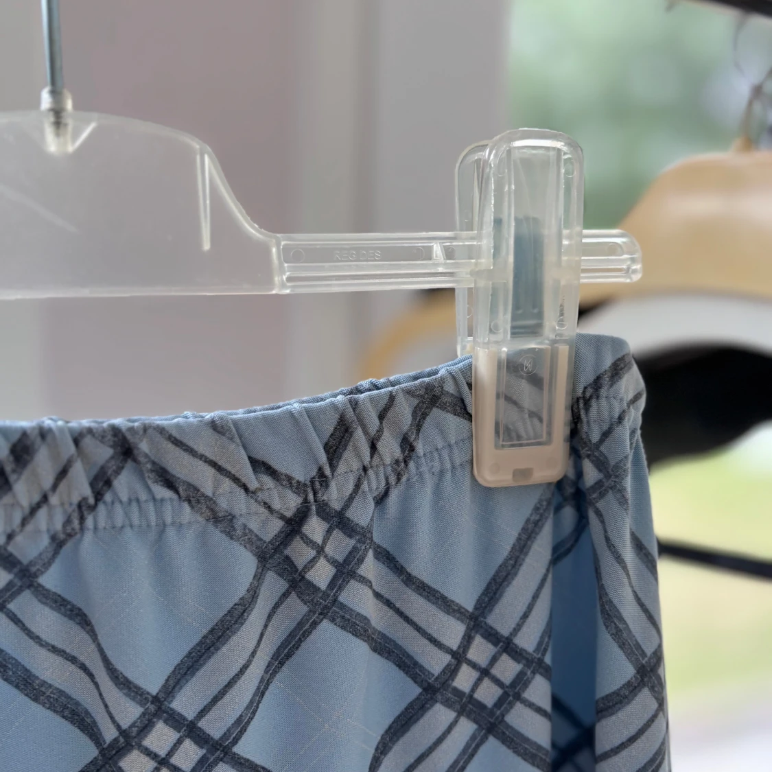 Ljusblå långkjol med rutigt mönster - 2