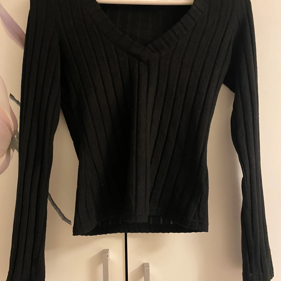 Svart ribbad långärmad tröja