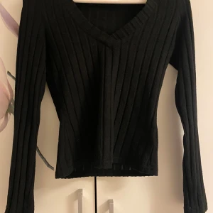 Svart ribbad långärmad tröja - Använt ett par gånger!