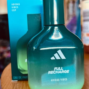 Adidas Vibes ”Full Recharge” EDP! - Adidas Vibes ”Full Recharge” EDP. 50 ml. Ny & oanvänd med kartong.