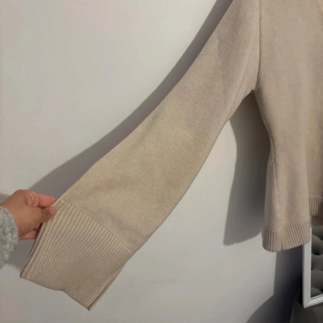 Beige stickad v-ringad tröja H&M XS - 1