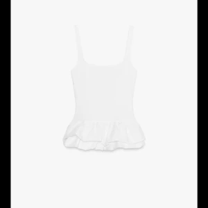 Zara topp - En vit Zara topp jätte fin. Endast testad. Även slutsåld på hemsidan! 