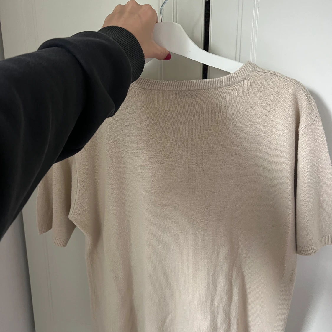 Beige stickad kortärmad tröja Georgina B. - 3