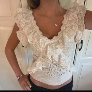 Super snygg blus - Super fin blus med volanger från Zara❤️
