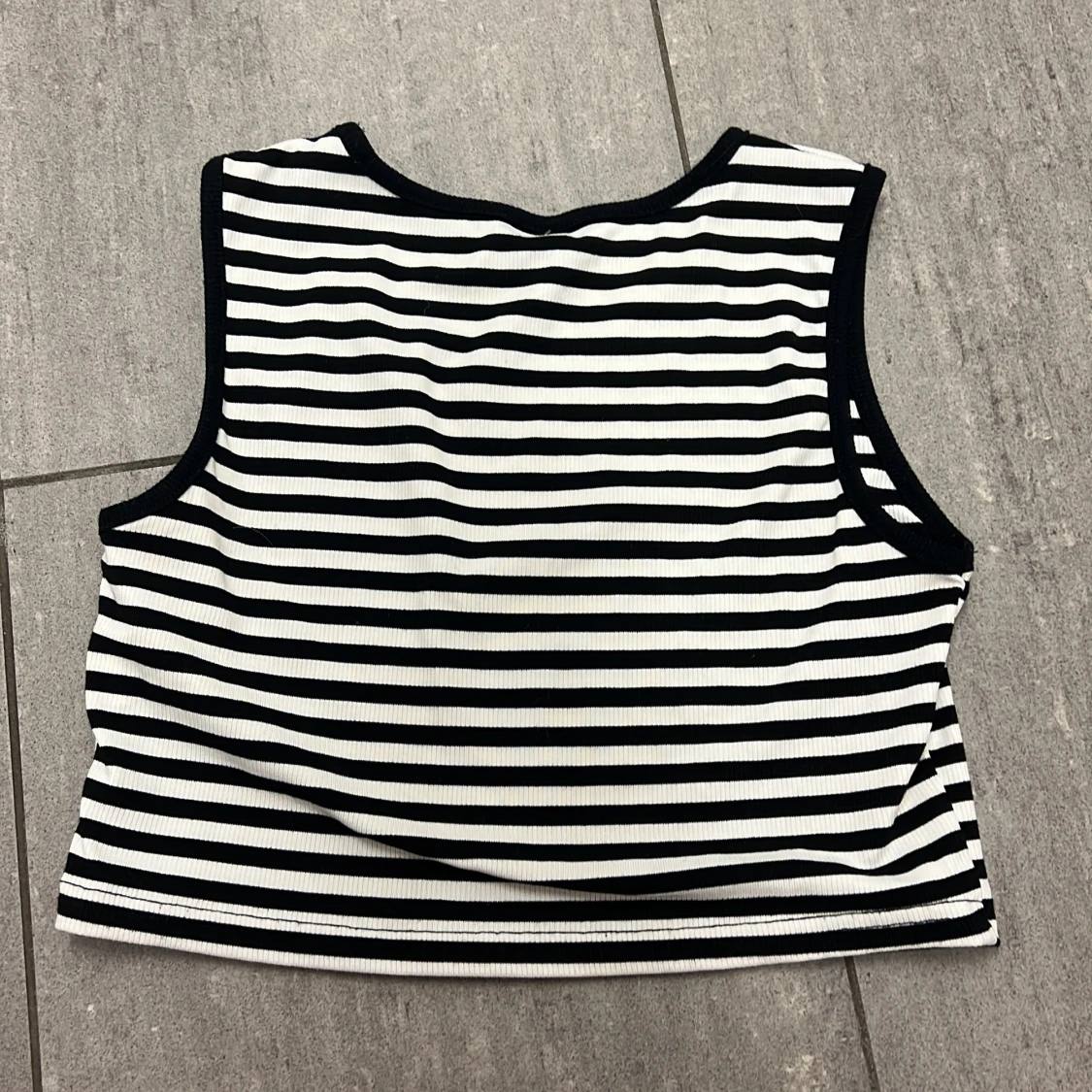 Randig croppad linnetopp från SHEIN - 1