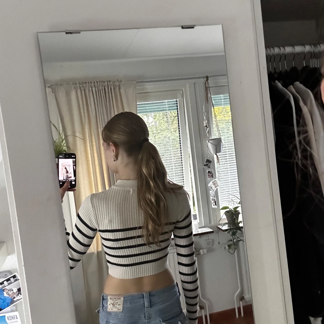 Randig croppad stickad tröja - 4